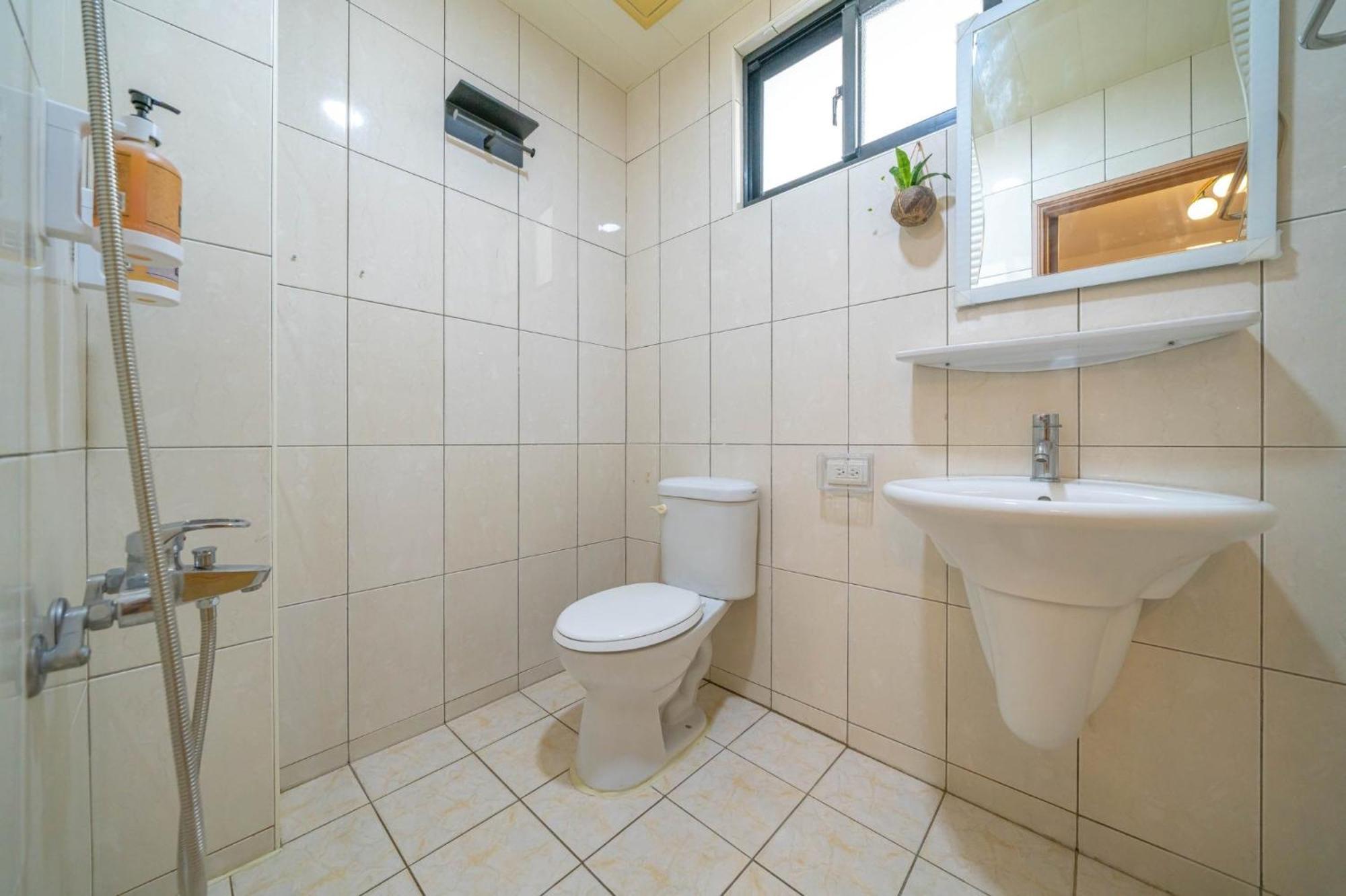 Fu Bo Ju Apartment Тайнан Екстериор снимка