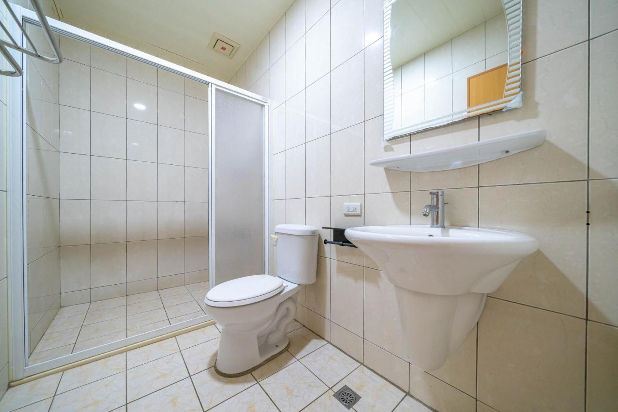 Fu Bo Ju Apartment Тайнан Екстериор снимка