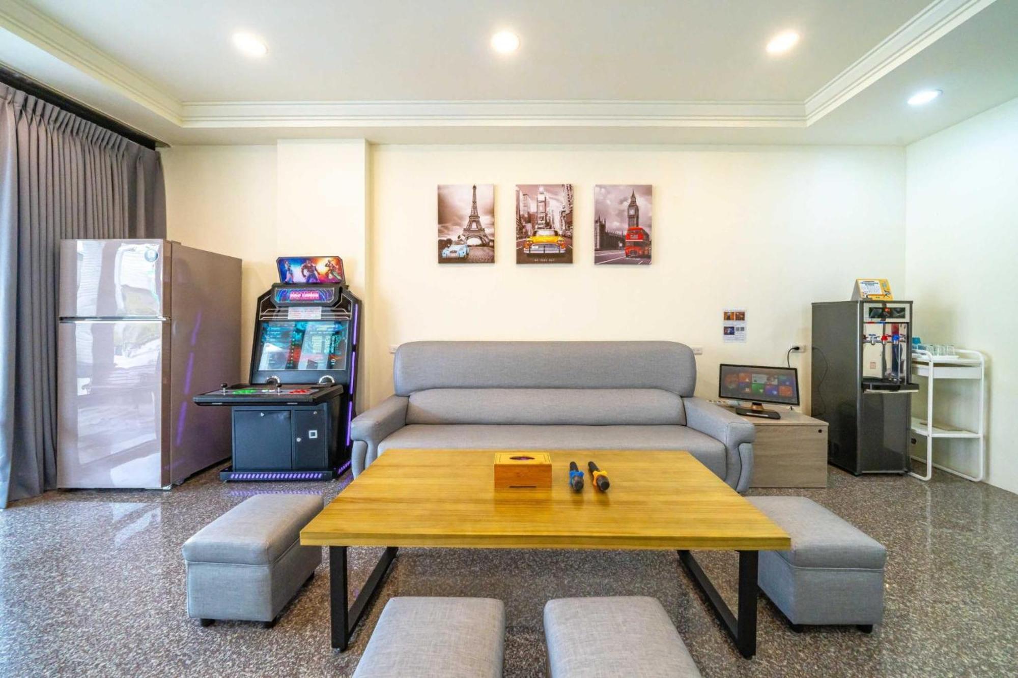 Fu Bo Ju Apartment Тайнан Екстериор снимка